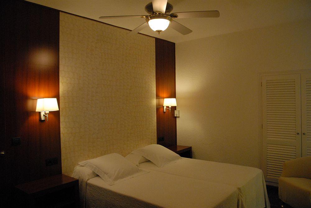 Hotel Grifeu ยันซา ภายนอก รูปภาพ